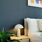 96m2 Designer Apartment, Free Garage Parking *