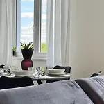 Апартаменты 96m2 Designer Apartment, Free Garage Parking