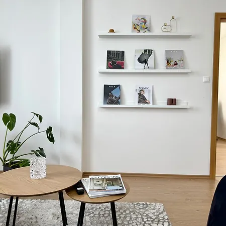 96m2 Designer Apartment, Free Garage Parking Lägenhet