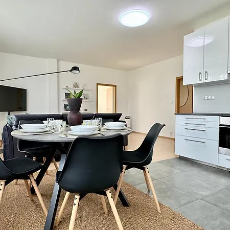 Lägenhet 96m2 Designer Apartment, Free Garage Parking *