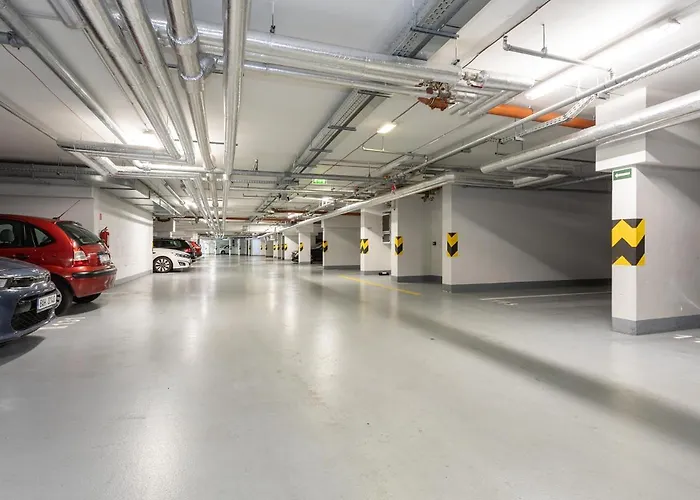 96m2 Designer Apartment, Free Garage Parking *