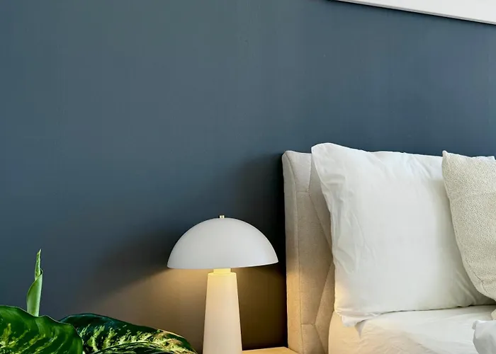 96m2 Designer Apartment, Free Garage Parking *