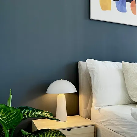 96m2 Designer Apartment, Free Garage Parking *