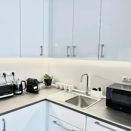 96m2 Designer Apartment, Free Garage Parking *