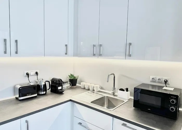 96m2 Designer Apartment, Free Garage Parking *